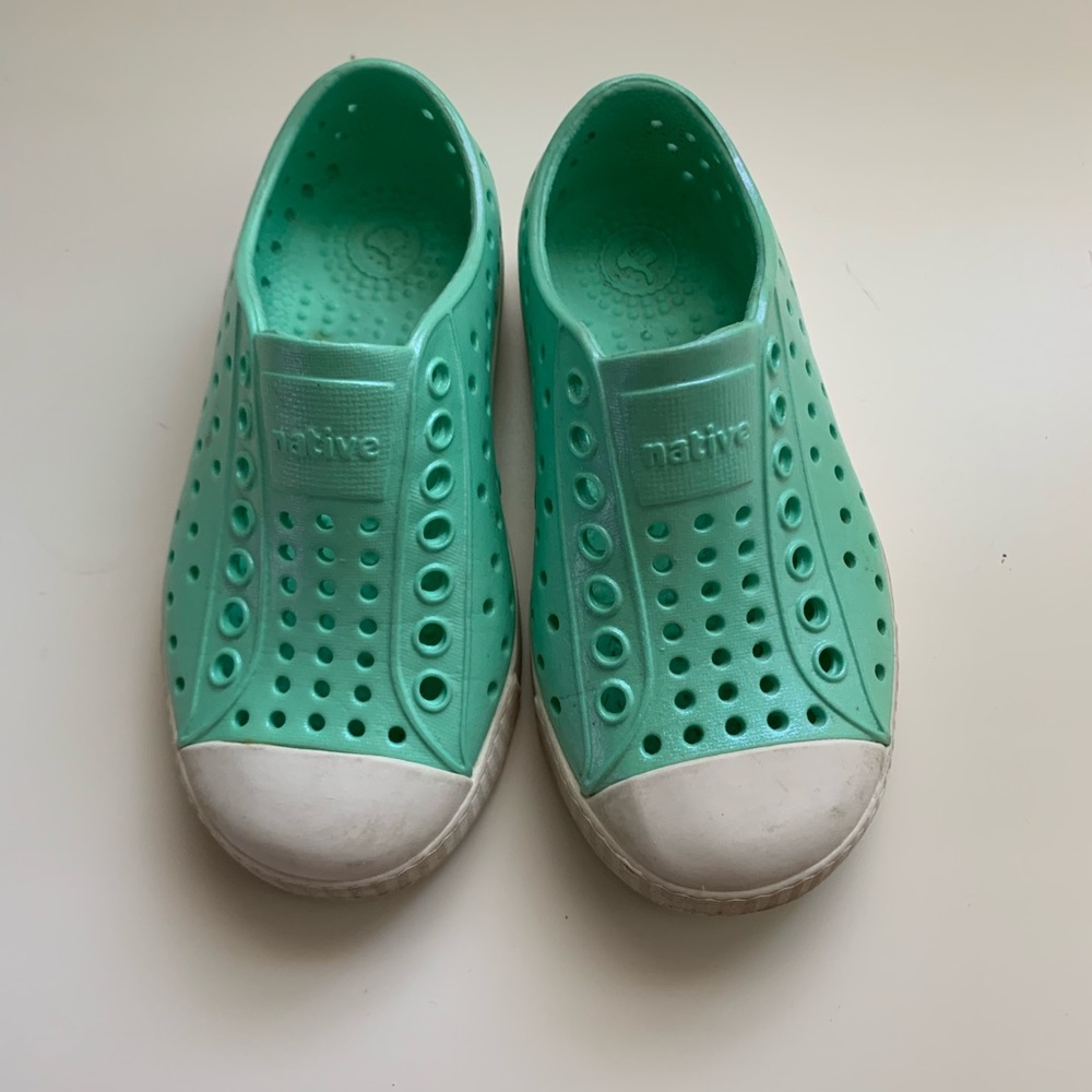 Native kids shoes, sz 8